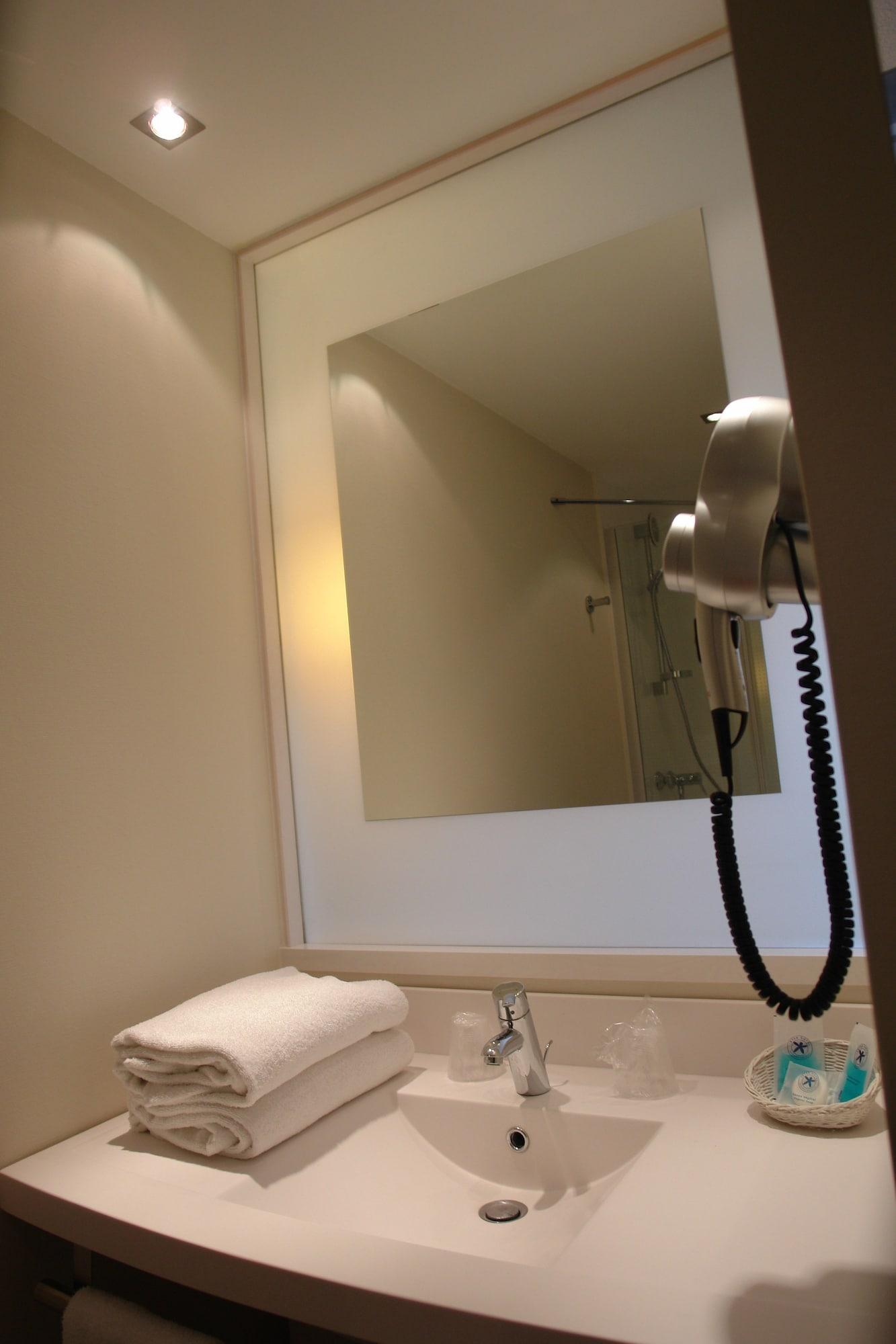 Ibis Styles Chinon Otel Dış mekan fotoğraf