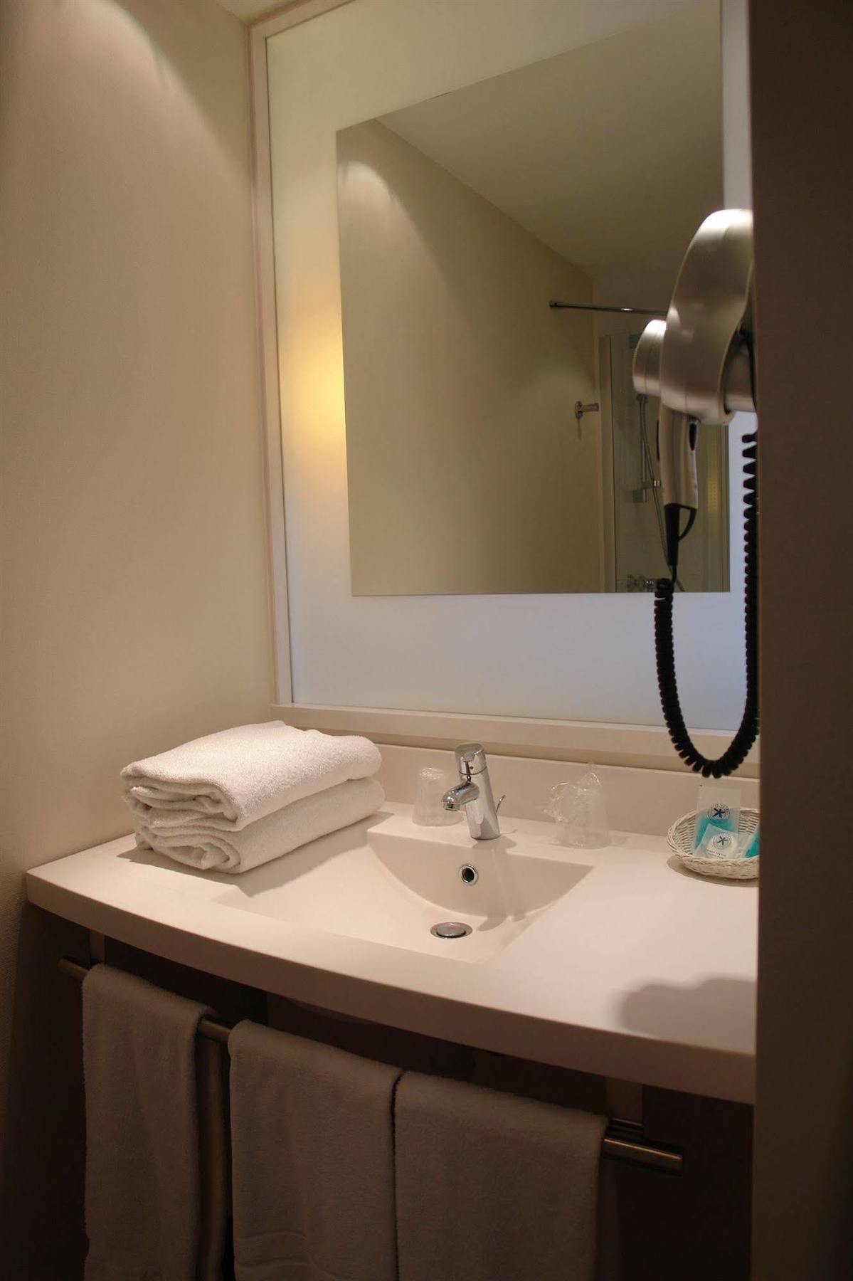 Ibis Styles Chinon Otel Dış mekan fotoğraf